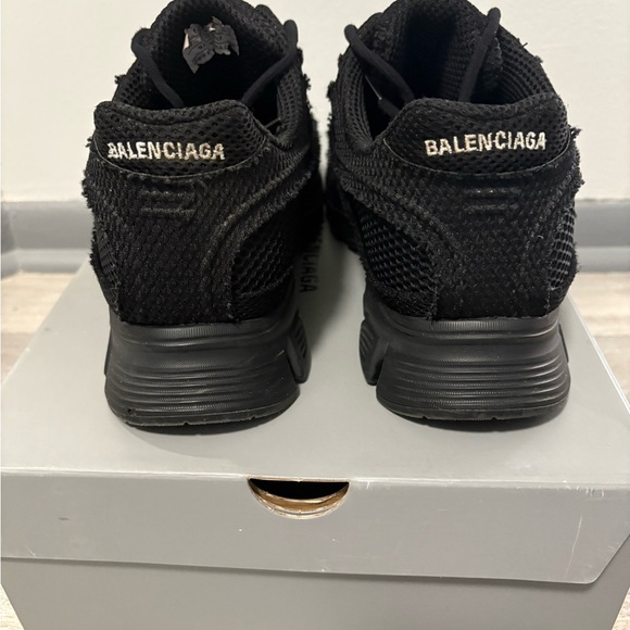 Balenciaga - Picture 3 of 3